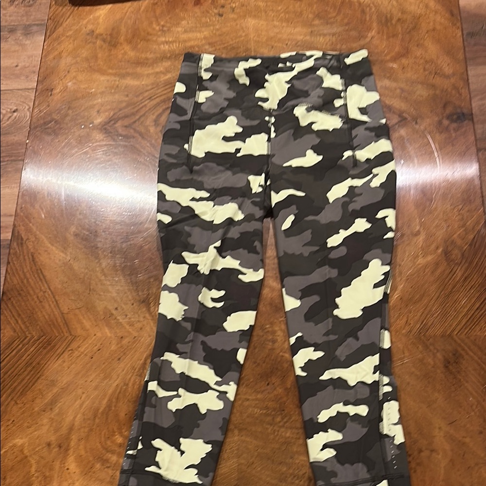 lululemon athletica Camouflage Leggings - Black and Cream